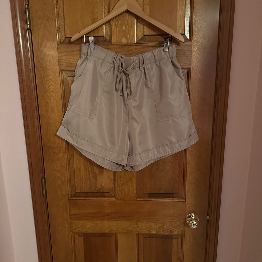 Zena Women's Beige Cargo Shorts